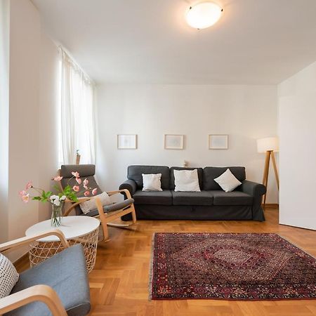 New Town Spacious Apartment วอร์ซอ ภายนอก รูปภาพ