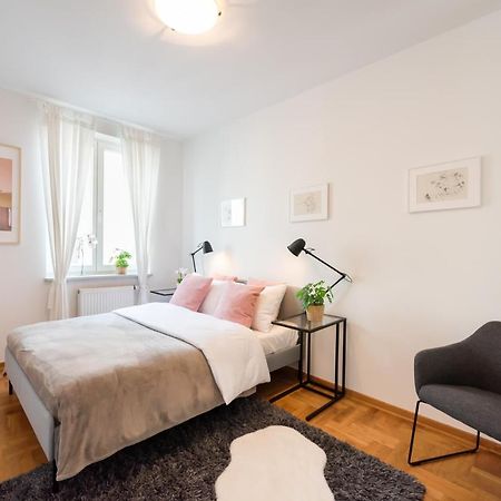 New Town Spacious Apartment วอร์ซอ ภายนอก รูปภาพ