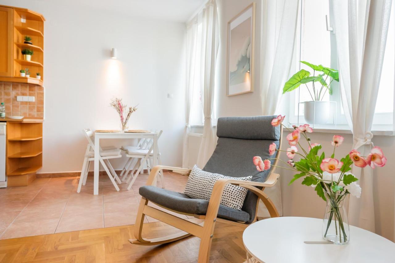 New Town Spacious Apartment วอร์ซอ ภายนอก รูปภาพ