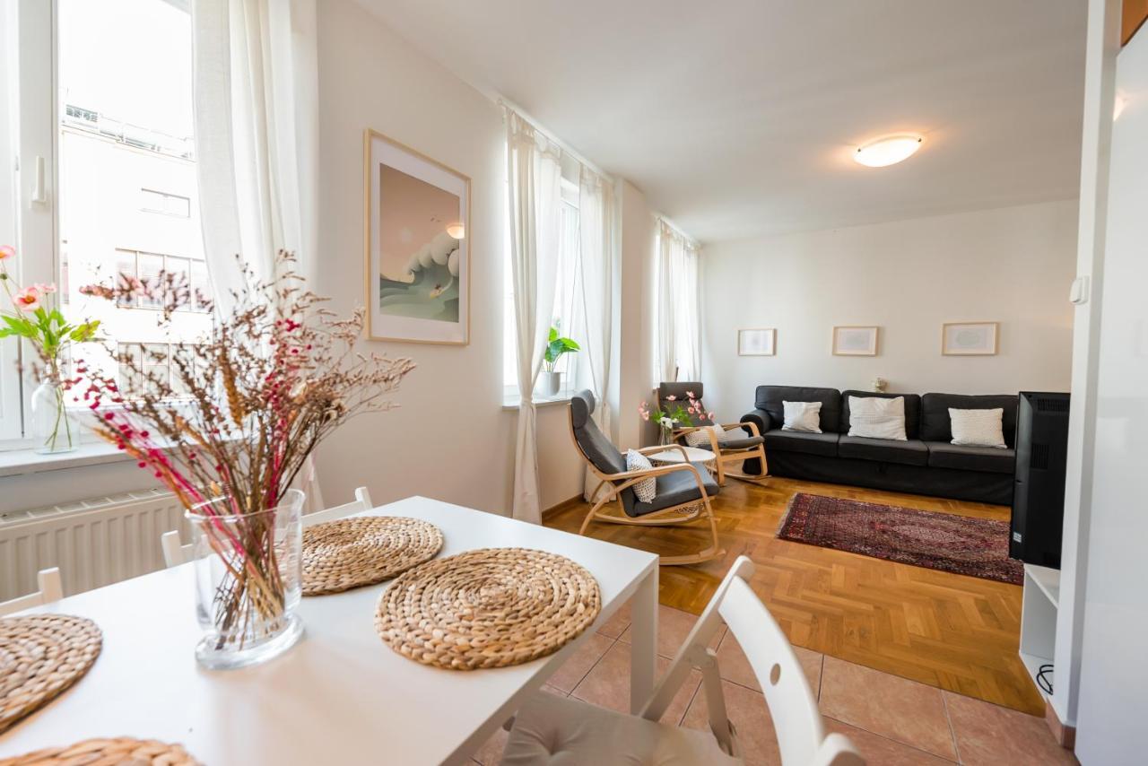 New Town Spacious Apartment วอร์ซอ ภายนอก รูปภาพ