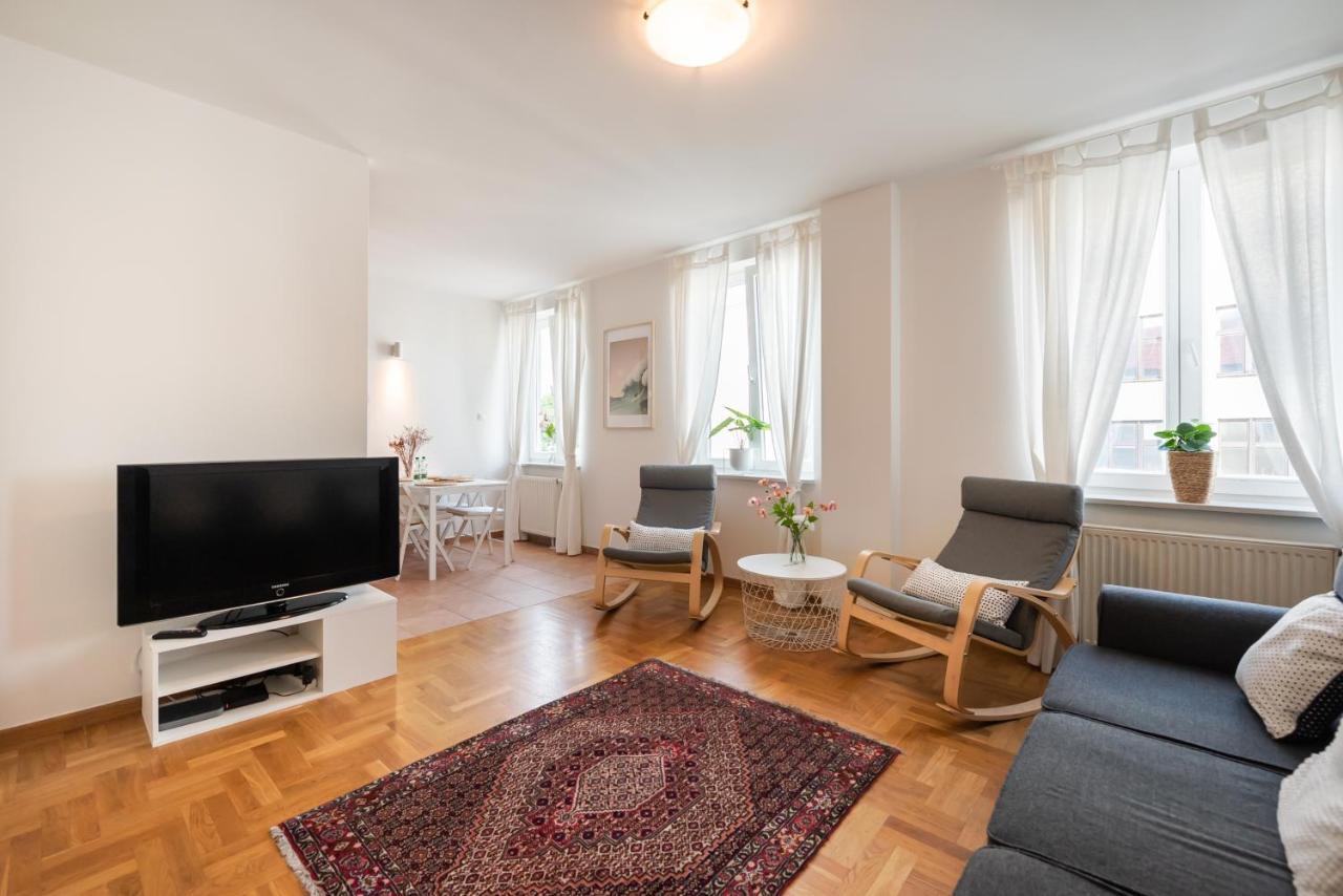 New Town Spacious Apartment วอร์ซอ ภายนอก รูปภาพ