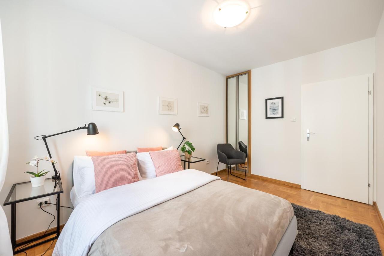 New Town Spacious Apartment วอร์ซอ ภายนอก รูปภาพ