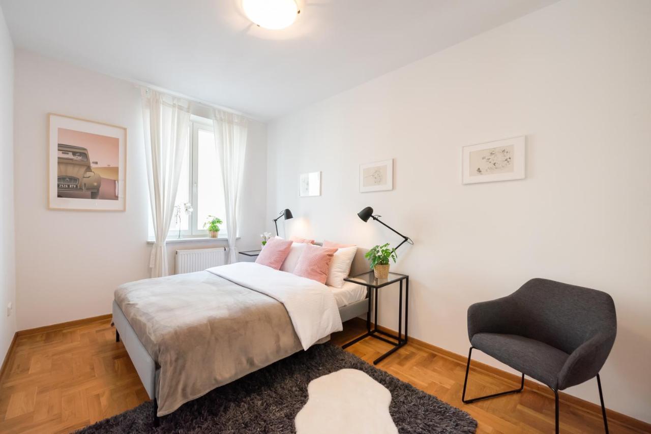 New Town Spacious Apartment วอร์ซอ ภายนอก รูปภาพ